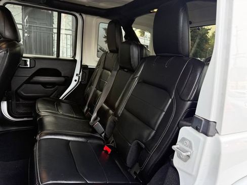 Used 2019 Jeep Wrangler Unlimited Sahara w/ Uconnect 4C Nav & Sound Group AWD/4WD image 20