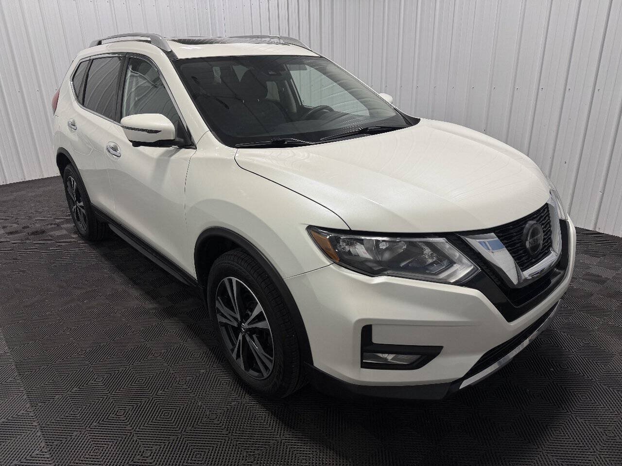 Used 2020 Nissan Rogue SV AWD/4WD image 2