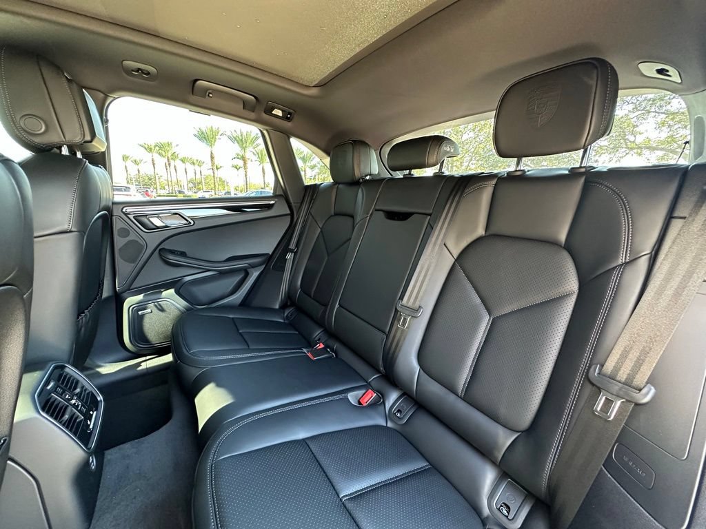 Certified 2026 Porsche Macan AWD/4WD image 35