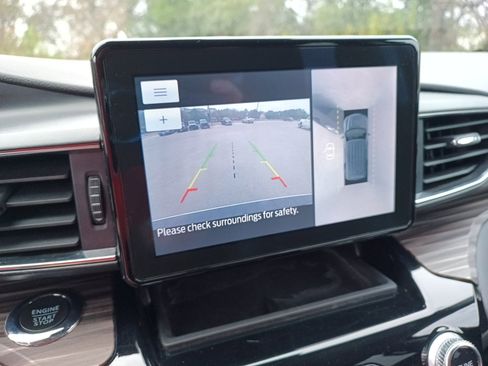 Used 2023 Ford Explorer Limited image 14