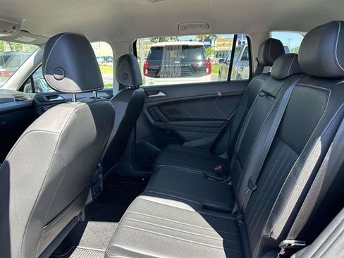 Used 2023 Volkswagen Tiguan SE AWD/4WD image 10