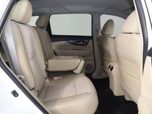 Used 2018 Nissan Rogue SV image 12