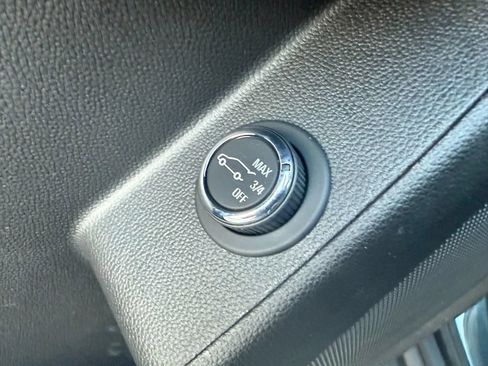 Used 2020 Chevrolet Traverse LT AWD/4WD image 16