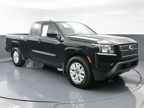 Used 2023 Nissan Frontier SV w/ Tow Package image 3