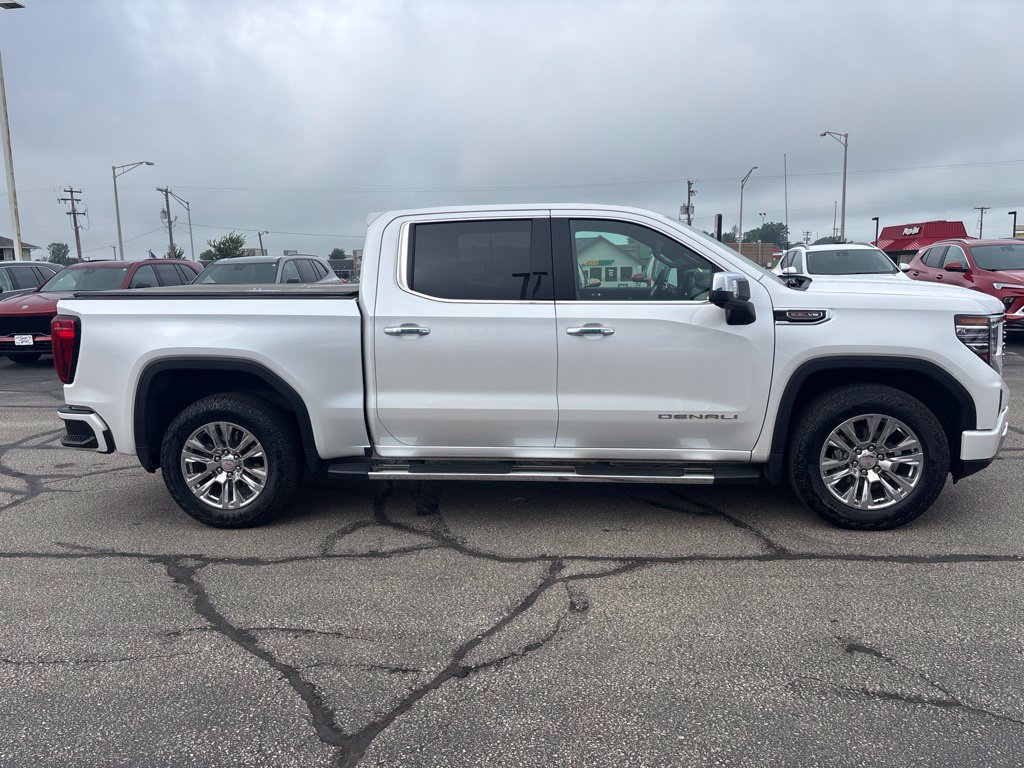 Used 2023 GMC Sierra 1500 Denali w/ Technology Package AWD/4WD image 3