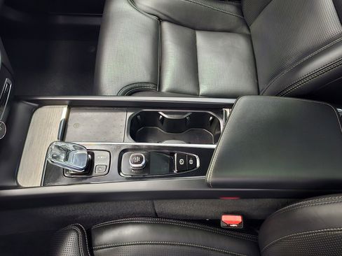 Certified 2022 Volvo XC60 B6 Inscription w/ Climate Package image 24