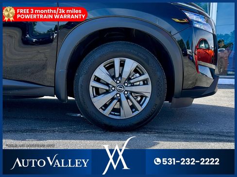 Used 2024 Nissan Pathfinder S image 9