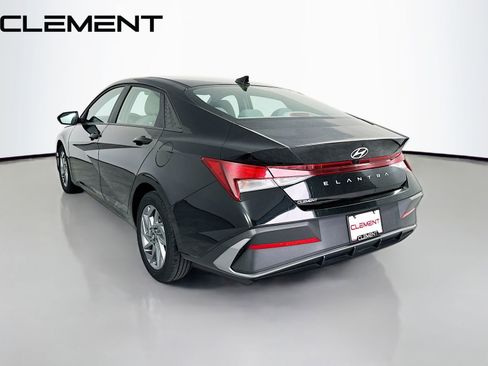 Used 2024 Hyundai Elantra SEL FWD image 10