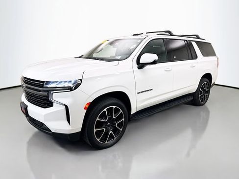 Used 2022 Chevrolet Suburban RST w/ Luxury Package AWD/4WD image 4