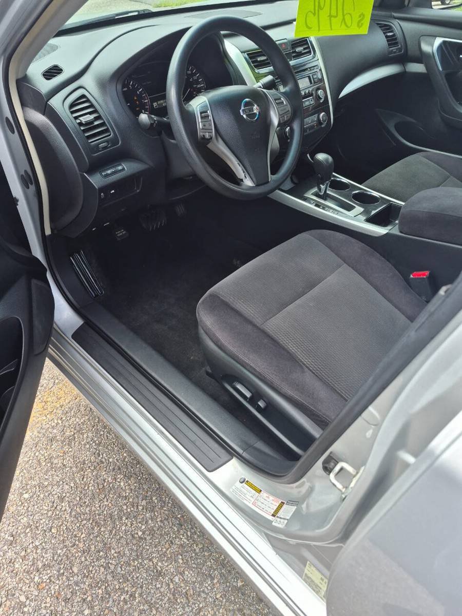 Used 2013 Nissan Altima 2.5 S FWD image 9
