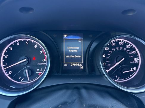 Used 2020 Toyota Camry SE w/ Blackout Package FWD image 36