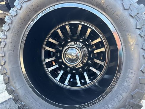 Used 2025 Ford F350 Lariat w/ FX4 Off-Road Package image 5