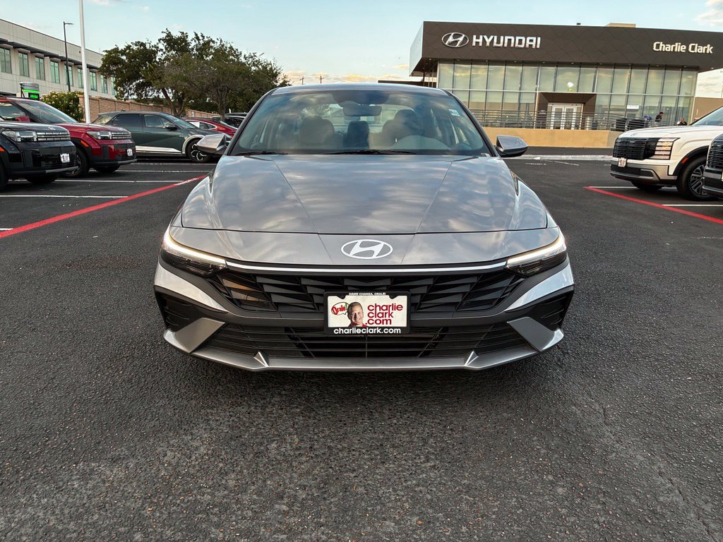Certified 2026 Hyundai Elantra SE FWD image 8