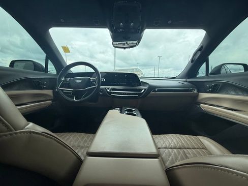 Certified 2024 Cadillac Lyriq Luxury w/ Nappa Leather Package AWD/4WD image 25