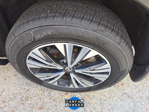 Used 2021 Nissan Rogue SV w/ Premium Package image 32