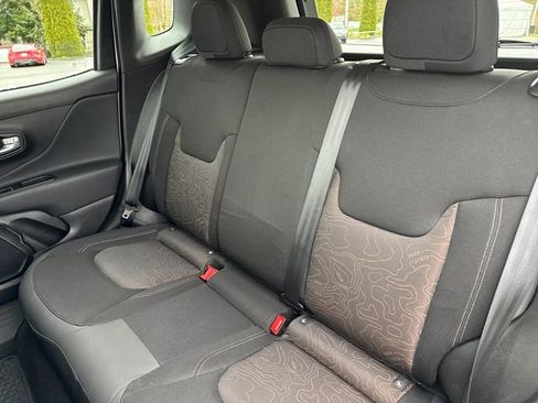 Used 2023 Jeep Renegade Latitude AWD/4WD image 20