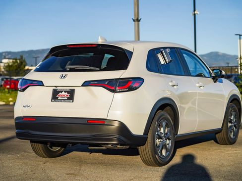 New 2026 Honda HR-V LX image 6