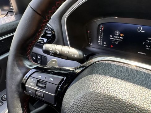 Used 2025 Honda Pilot Black Edition image 21