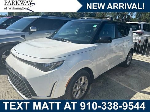 Used 2023 Kia Soul S FWD image 1