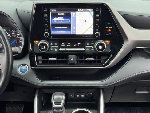 Used 2020 Toyota Highlander XLE image 23