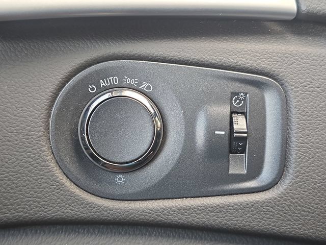 Used 2015 Cadillac SRX Luxury w/ Driver Awareness Package FWD image 18