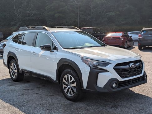 Used 2025 Subaru Outback Premium AWD/4WD image 11