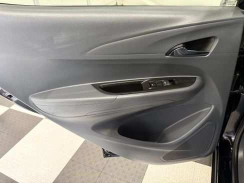 Used 2020 Chevrolet Bolt Premier w/ Infotainment Package FWD image 16