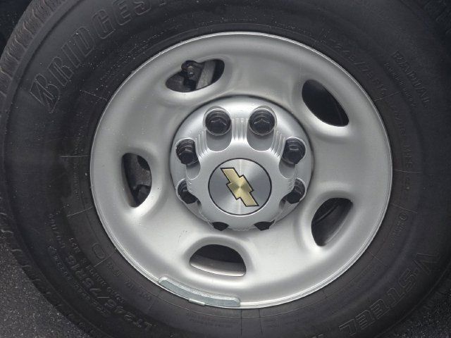 Used 2025 Chevrolet Express 2500 w/ Driver Convenience Package RWD image 4