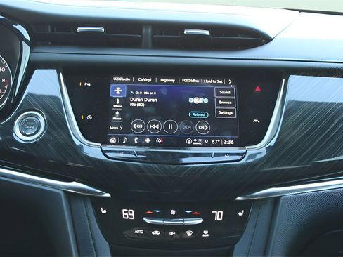 Used 2025 Cadillac XT6 Premium Luxury image 18