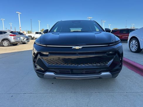 Used 2025 Chevrolet Equinox EV LT w/ Convenience Package image 3