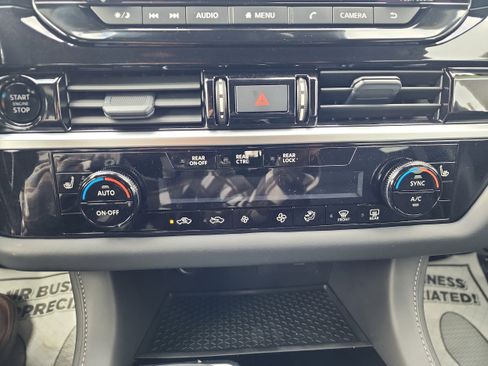 New 2025 Nissan Pathfinder SV w/ Black Appearance Package image 15