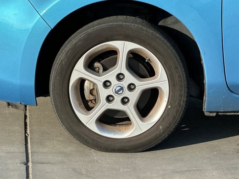 Used 2011 Nissan Leaf w/ Eco Design Pkg image 26