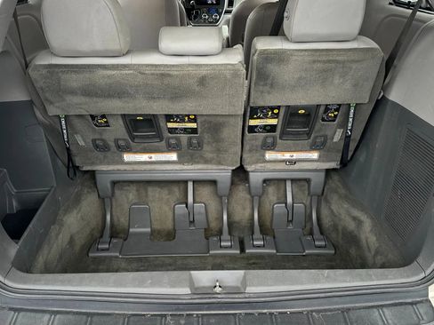 Used 2017 Toyota Sienna XLE Premium image 26