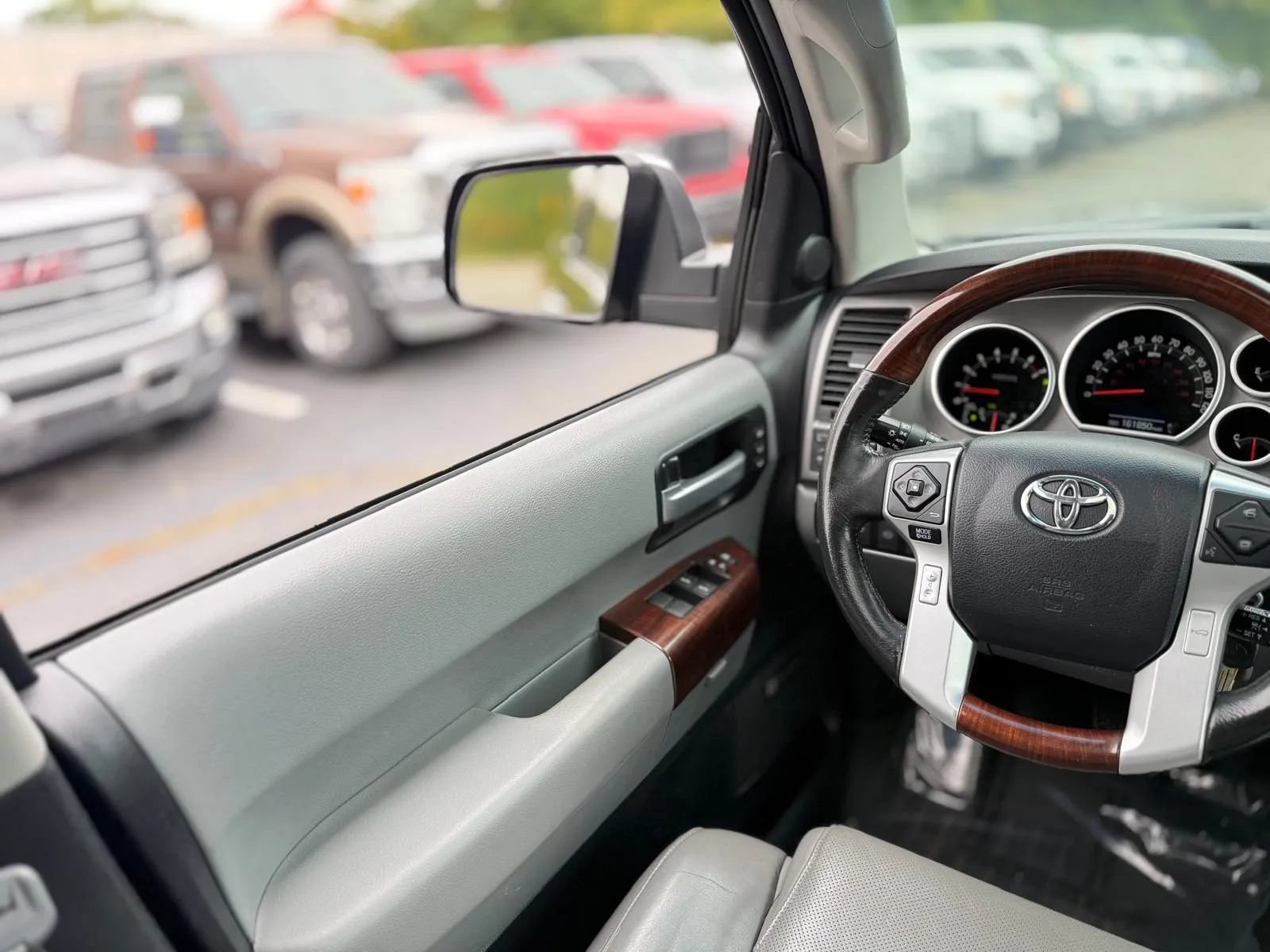 Used 2017 Toyota Sequoia Platinum AWD/4WD image 23