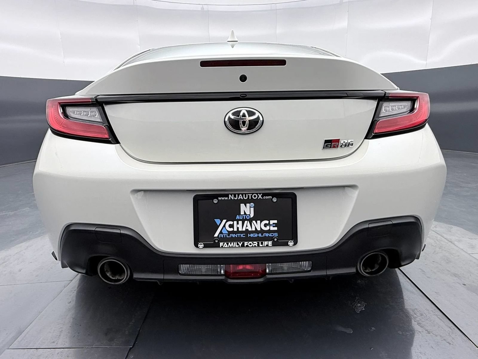 Used 2023 Toyota GR86 RWD image 6