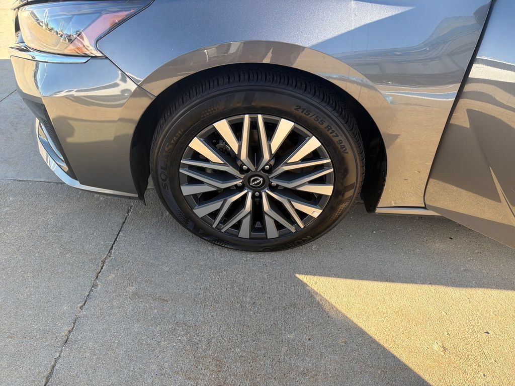 Used 2025 Nissan Altima 2.5 SV FWD image 26