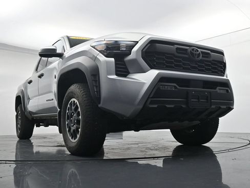 Used 2025 Toyota Tacoma TRD Off-Road AWD/4WD image 37
