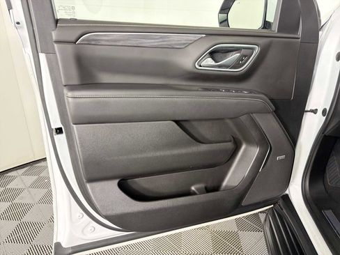 Used 2022 GMC Yukon XL SLT w/ SLT Premium Package image 8