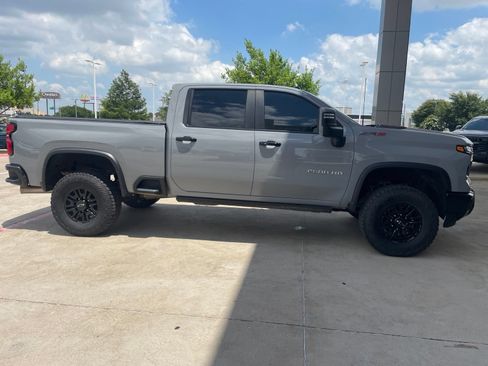 Used 2024 Chevrolet Silverado 2500 ZR2 w/ Technology Package AWD/4WD image 7