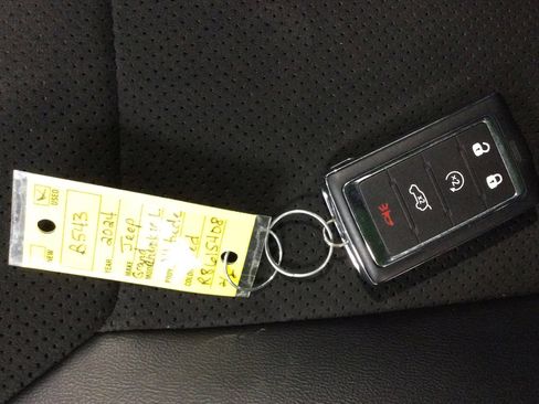 Used 2024 Jeep Grand Cherokee L Laredo image 40