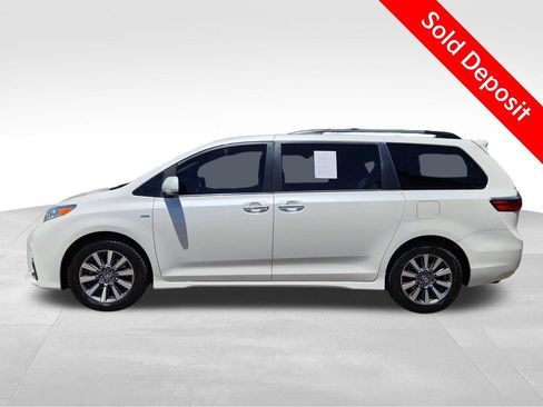 Used 2020 Toyota Sienna XLE w/ XLE Navigation Package AWD/4WD image 2