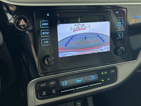 Used 2018 Toyota Corolla LE w/ Carpet Mat Package (TMS) FWD image 18