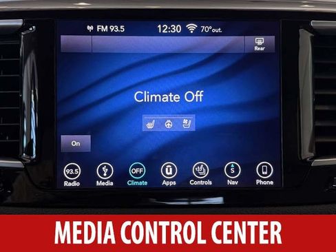 Used 2018 Chrysler Pacifica Limited w/ Advanced Safetytec Group FWD image 11