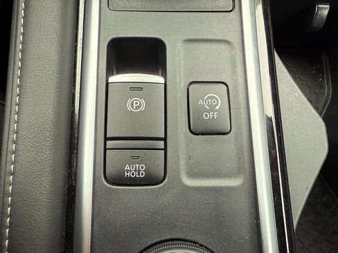 Used 2024 Nissan Pathfinder SV w/ SV Premium Package image 27