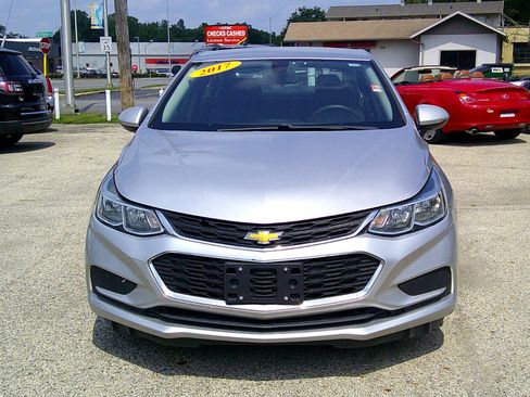 Used 2017 Chevrolet Cruze LS image 2