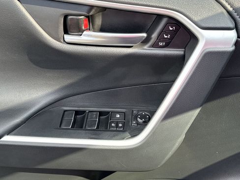 Used 2021 Toyota RAV4 Limited image 15