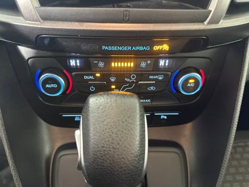 Used 2020 Ford Transit Connect XLT image 23