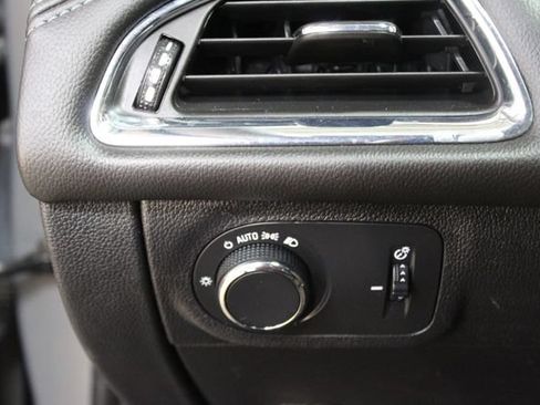 Used 2019 Chevrolet Cruze Premier FWD image 15
