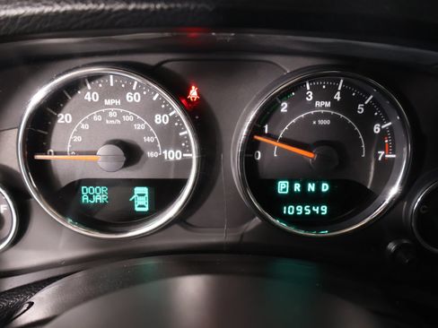 Used 2014 Jeep Wrangler Unlimited Rubicon w/ Connectivity Group AWD/4WD image 4
