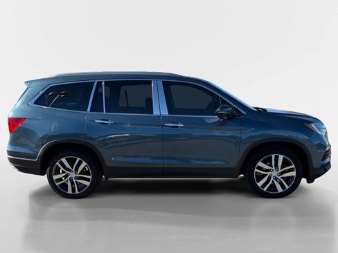 Used 2017 Honda Pilot Touring image 6